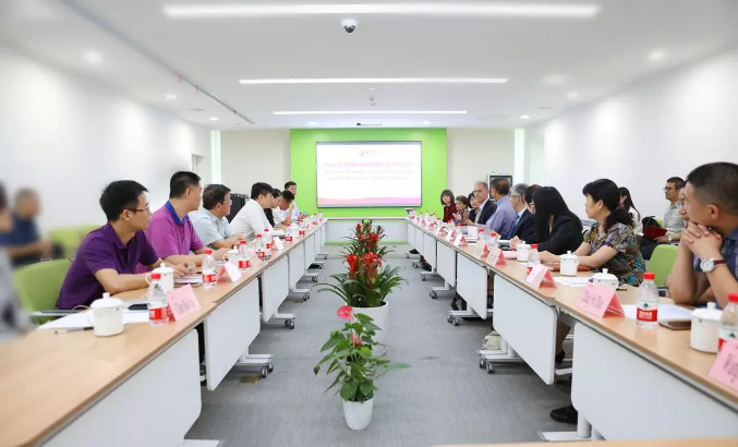 美國醫(yī)療專家走進西安國際醫(yī)學(xué)中心，開展國際醫(yī)療合作