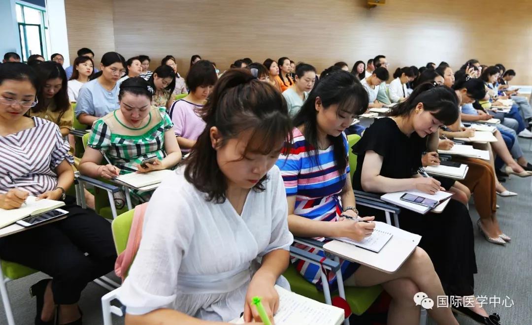 西安國際醫(yī)學中心舉辦為期兩天的科主任、護士長培訓