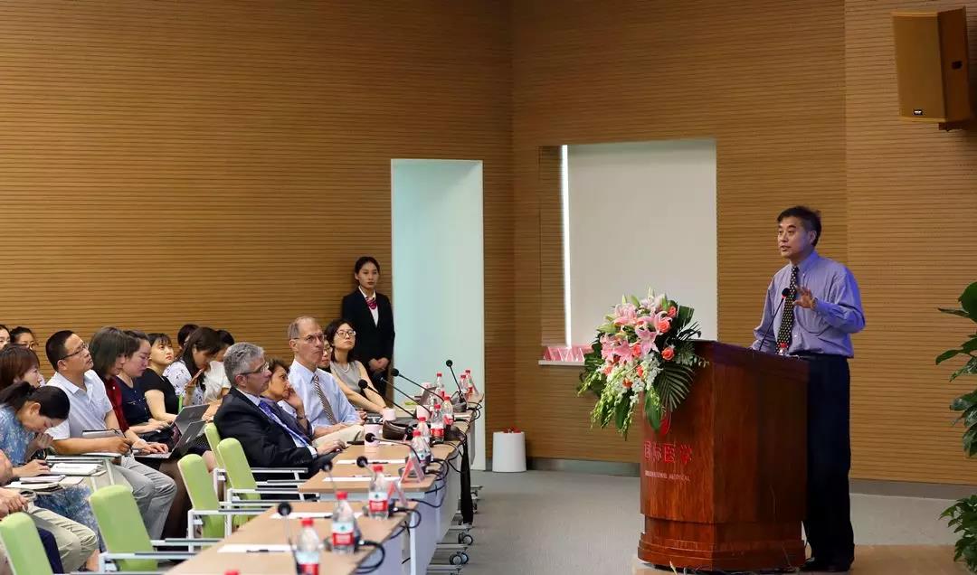 美國醫(yī)療專家走進(jìn)西安國際醫(yī)學(xué)中心，開展國際醫(yī)療合作