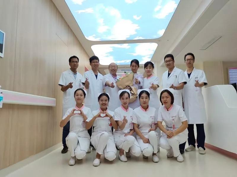 這個(gè)國(guó)慶，西安國(guó)際醫(yī)學(xué)中心人用守護(hù)向祖國(guó)深情表白