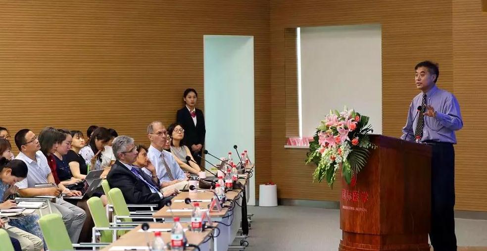 美國醫(yī)療專家走進(jìn)西安國際醫(yī)學(xué)中心，開展國際醫(yī)療合作