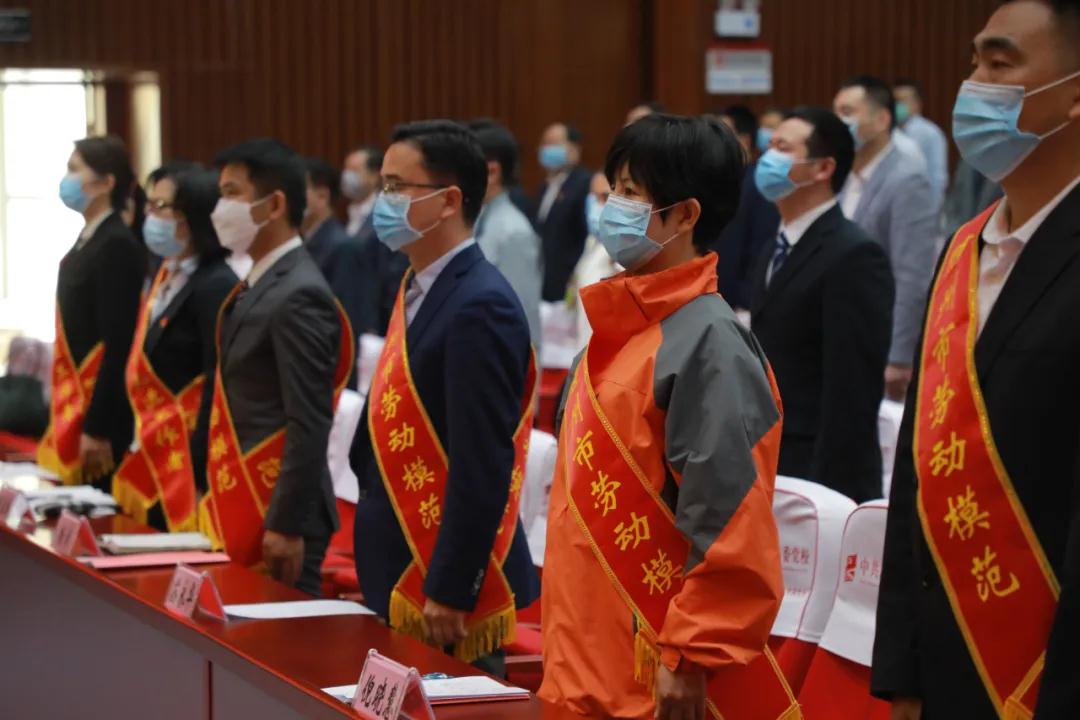 西安國際醫(yī)學(xué)中心醫(yī)院6名醫(yī)護(hù)人員榮獲隨州市勞動(dòng)模范稱號