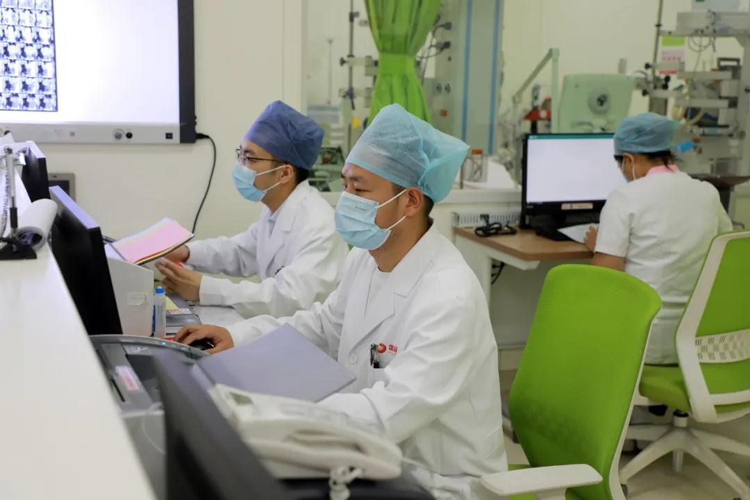 五一勞動(dòng)節(jié) 有這樣一群人描繪最美敬業(yè)福！