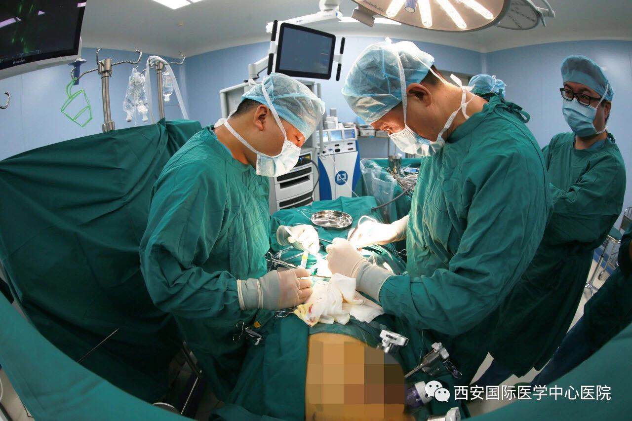 重磅！我院成功完成西北首例四代達芬奇機器人輔助房間隔缺損修補術(shù)