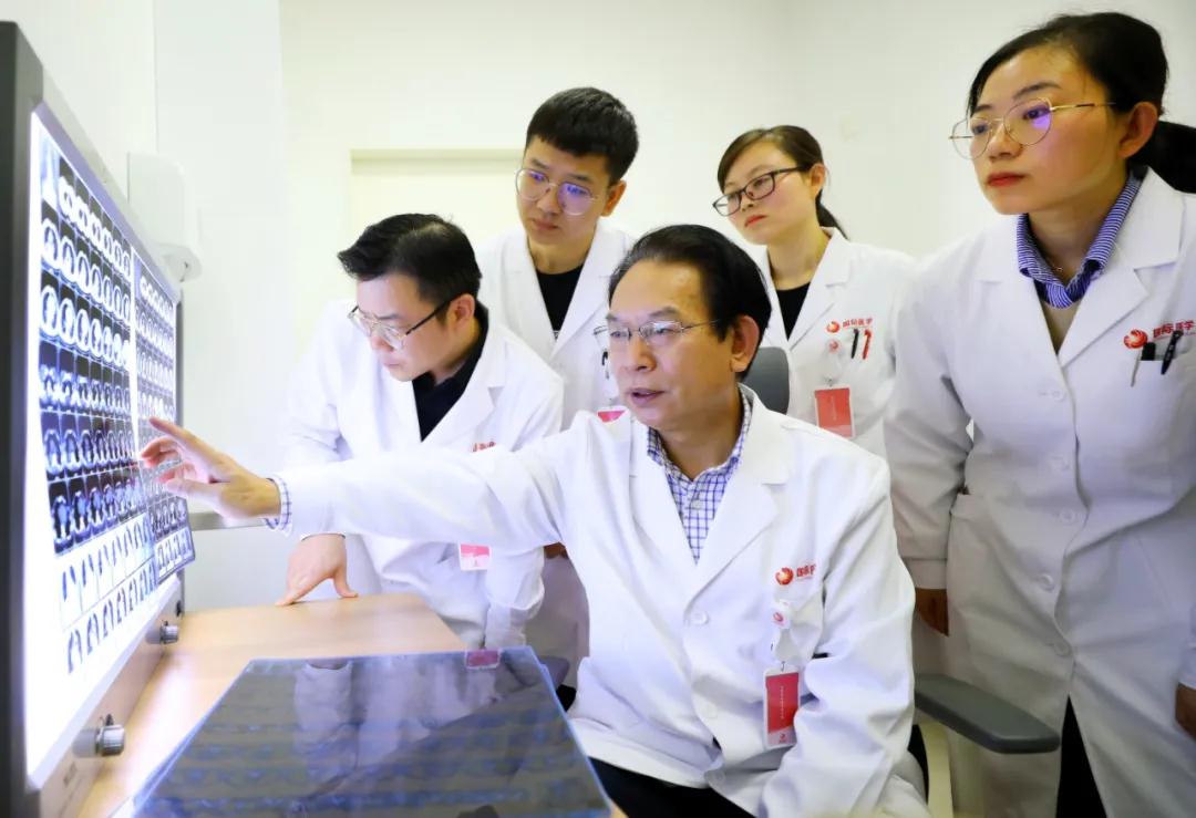 二三里醫(yī)療—南克?。鹤尰颊哂凶饑?yán)的生活