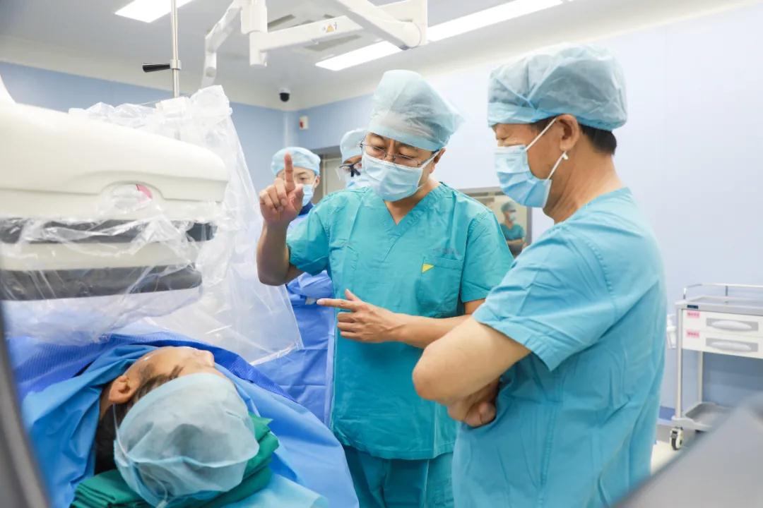 我院完成首例準分子激光斑塊消融術