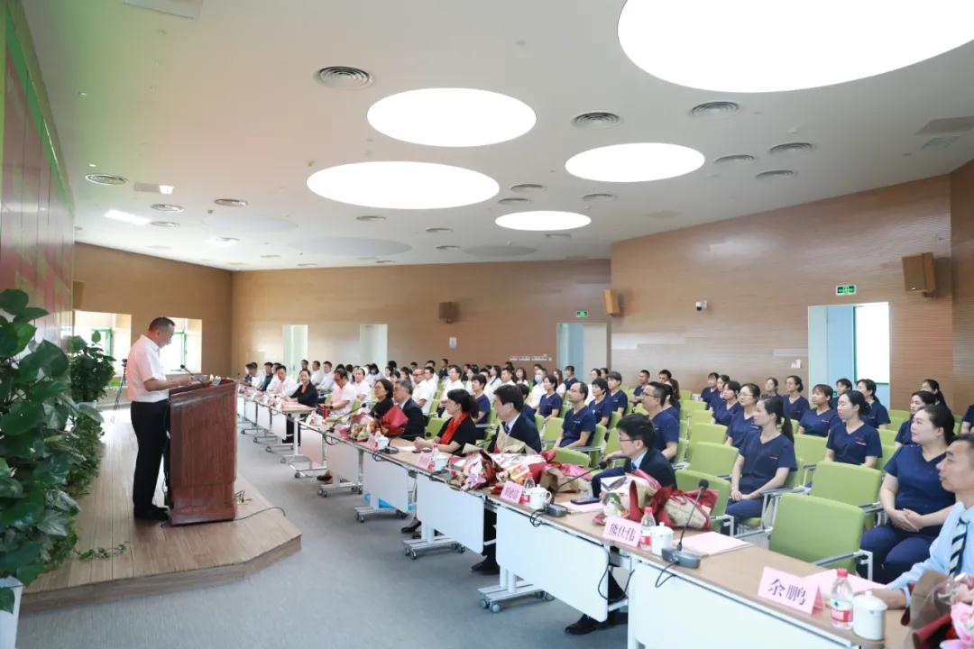 陽光網(wǎng)—昔日并肩戰(zhàn) ，今日敘佳緣 隨州市中心醫(yī)院到國際醫(yī)學(xué)中心醫(yī)院參觀交流