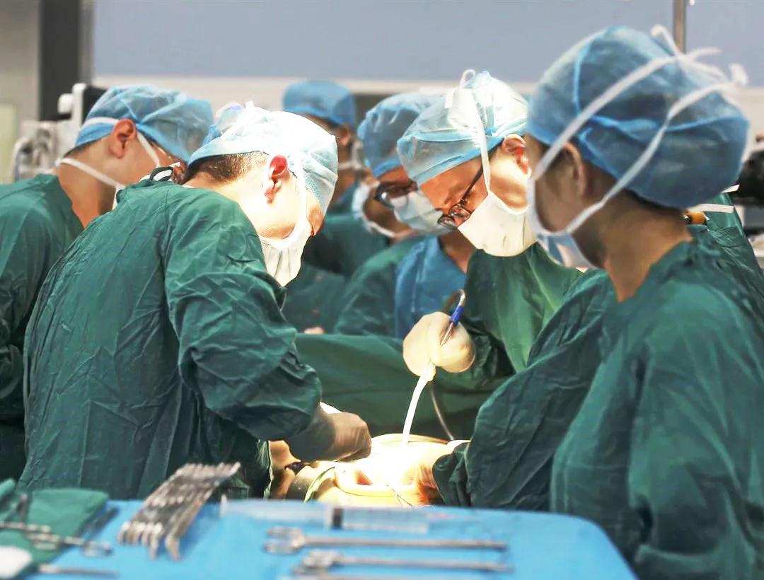 消化外科二病區(qū)成功救治合并肝硬化巨大結腸癌患者