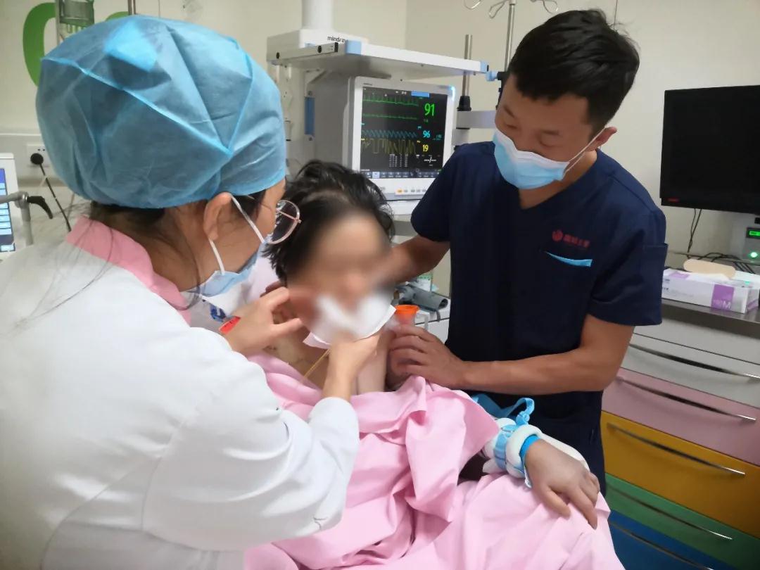 用心呵護|急救中心救治76歲心臟驟?；颊?>
				             </a>
                <div   id=