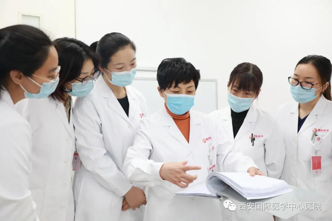 81歲老人腹大如球，一個半小時后……