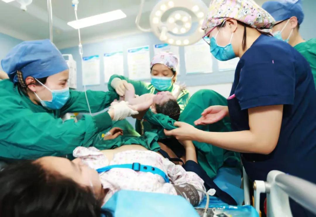 華商云健康—迎新春，西安國際醫(yī)學中心醫(yī)院第一個“金牛寶寶”來啦！