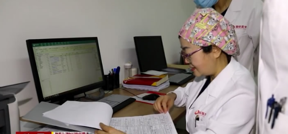 西部網—【難忘全家福 春節(jié)我在崗】除夕夜守護新生命 特殊全家福記錄這一刻