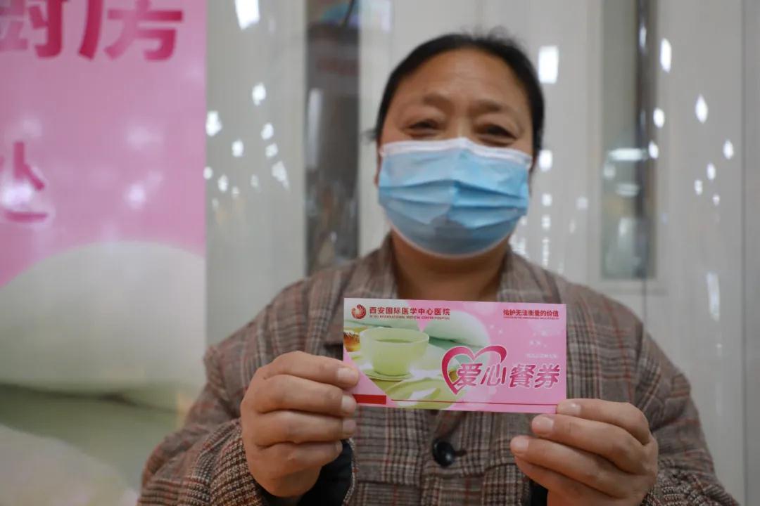 西安發(fā)布—陪護(hù)家屬可自己掌勺烹飪“家的味道” 這家醫(yī)院設(shè)“愛(ài)心廚房” 爐灶炊煙亦暖病患心