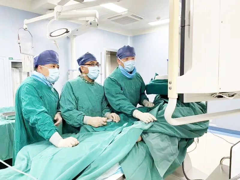 胸悶、腹脹、乏力……患者突發(fā)布加綜合征 介入治療把命救