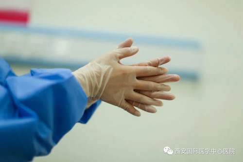 49秒！她的手，已接種了13230人