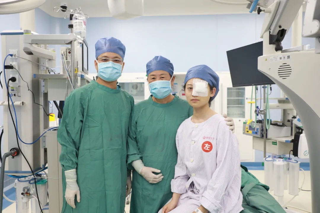 暑期摘鏡潮！18歲女孩開啟“無(wú)鏡”人生