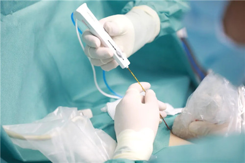 針尖上的絕絕子①｜從重慶到西安，23歲的姑娘只為了這件事……周曉東和他的超聲團(tuán)隊(duì)