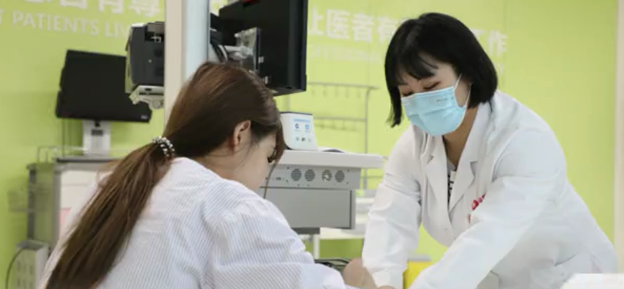 出院手續(xù)床前辦理，“移動結(jié)算車”便民又惠民！