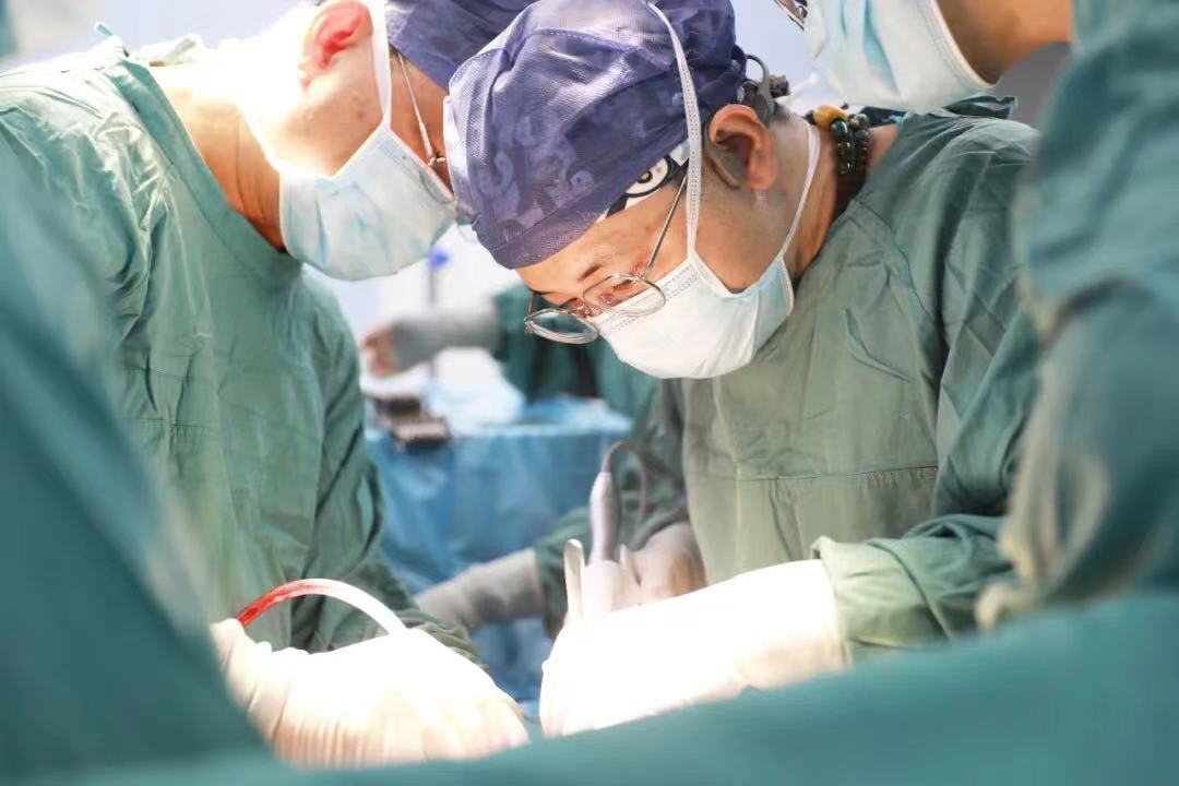 “小小”痔瘡?fù)蝗话l(fā)難，壯年小伙兒直呼救命！