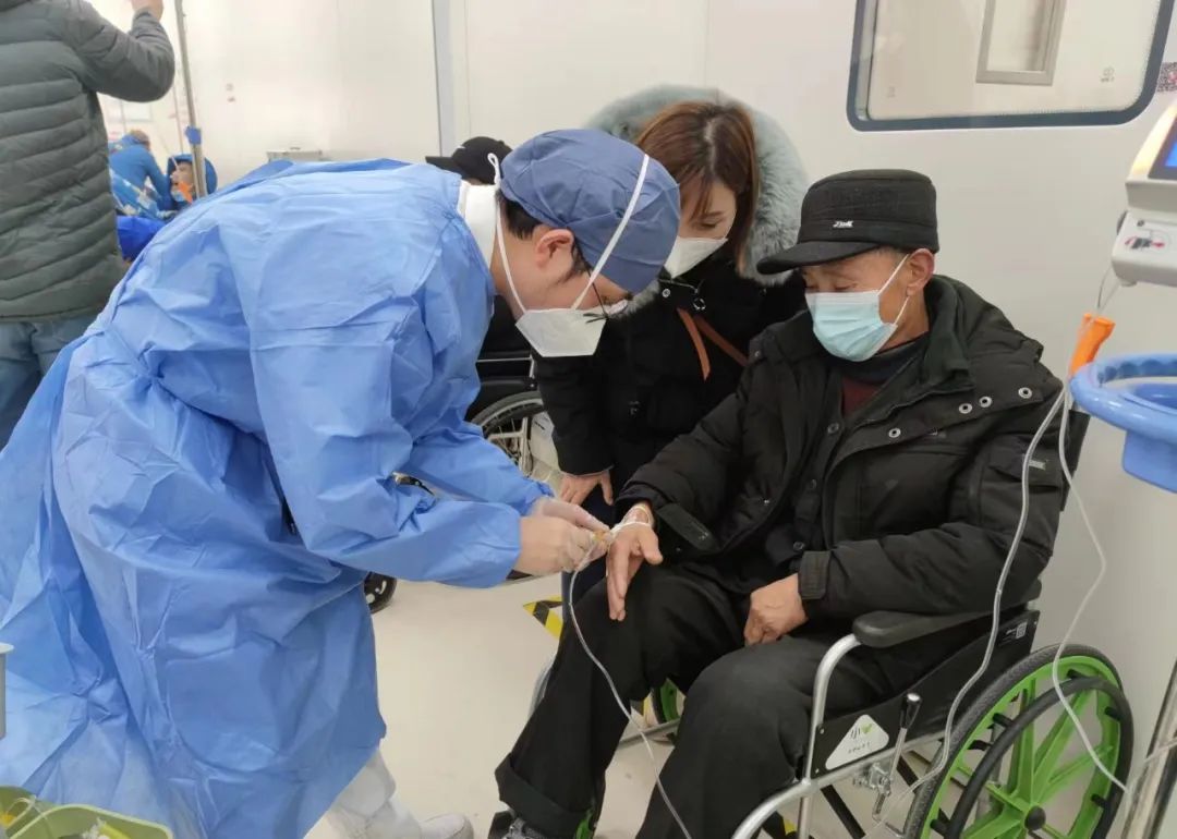 向光而行，致敬元旦堅(jiān)守“醫(yī)”線的你們！