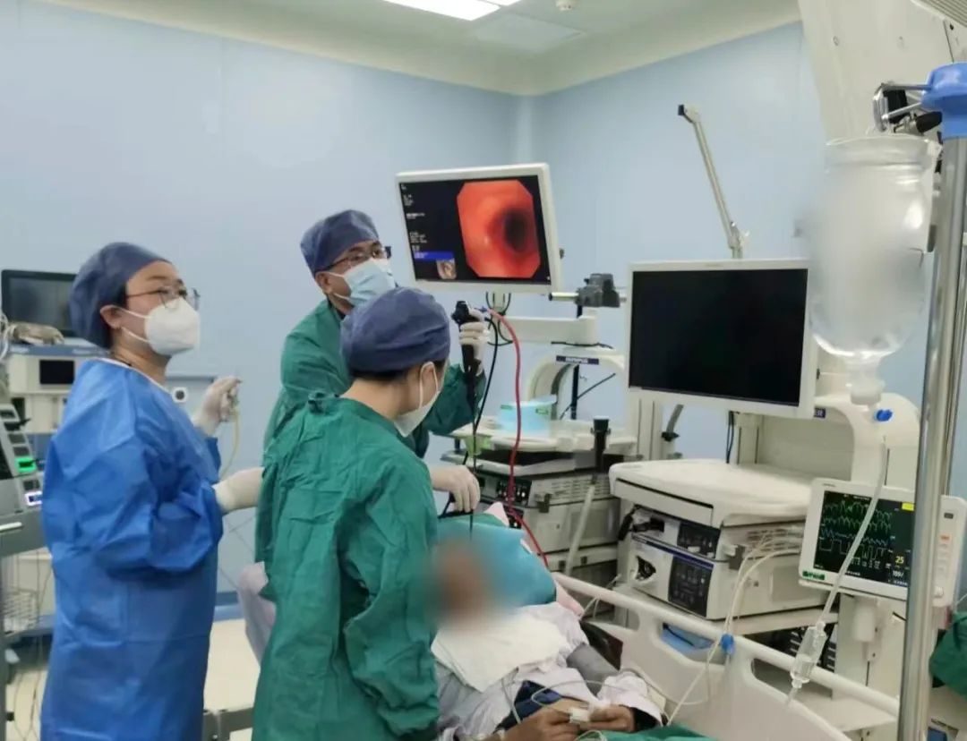 年過七旬的他，氣管被堵90%！危急時(shí)刻......