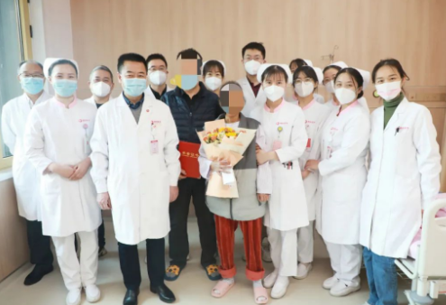 215天守護(hù)，2000多頁病例， 這位女士終見彩虹