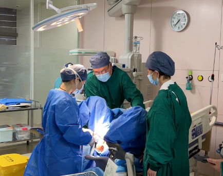 孕期規(guī)范管理，分娩精心接生，30歲產(chǎn)婦順產(chǎn)雙胞胎