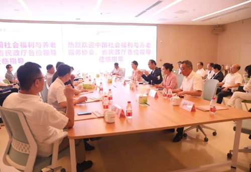 中國社會福利與養(yǎng)老服務(wù)協(xié)會馮曉麗會長及陜西省民政廳李智遠廳長一行蒞臨國際醫(yī)學(xué)參觀指導(dǎo)