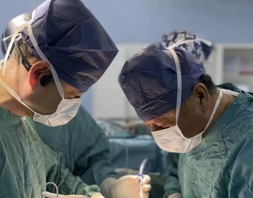 這臺手術(shù)，只有他......