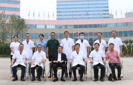 美國著名脊柱微創(chuàng)專家Anthony T. Yeung教授來我院學術交流