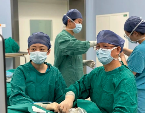 3800公里求醫(yī)路，她終于在這里“針”到病除