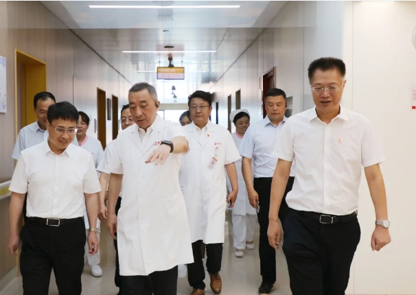 醫(yī)師節(jié)快樂！西北大學(xué)校長孫慶偉一行來院慰問