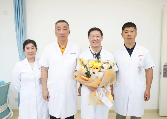 醫(yī)路相伴 感懷師恩！我院開展教師節(jié)慰問活動