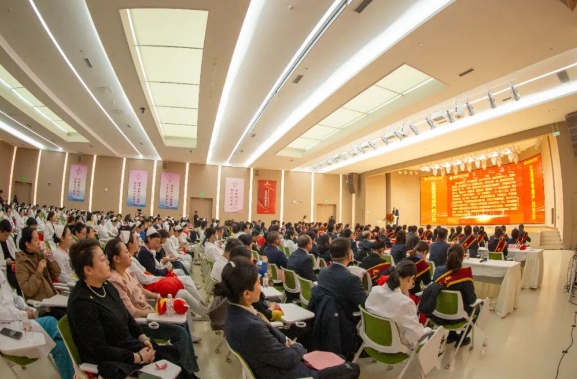 接續(xù)奮斗啟新篇！這場總結表彰大會奮進感滿滿