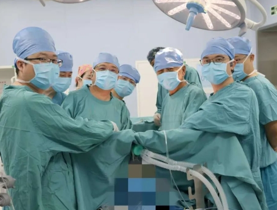 難度五顆星！不插管手術擊潰“封喉”腫瘤