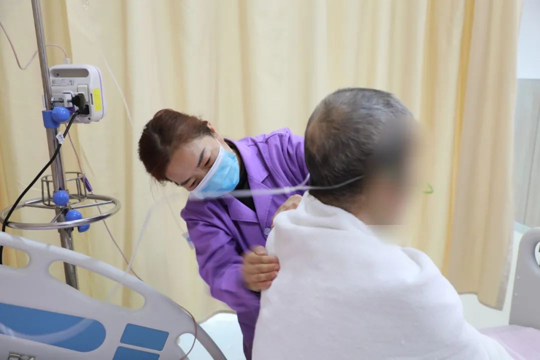 我院“無(wú)陪護(hù)”病房暖心啟用 讓患者安心、家屬放心