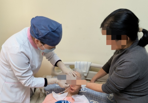 一鍵預(yù)約，專業(yè)到家——西安國際醫(yī)學(xué)中心醫(yī)院“互聯(lián)網(wǎng)+護(hù)理上門服務(wù)”為失能老人解憂，讓家屬安心工作