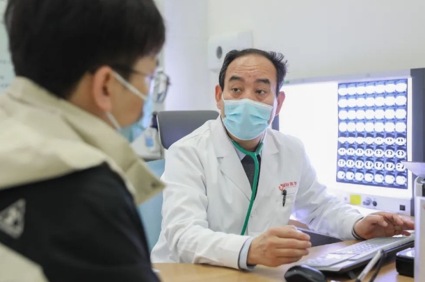 大醫(yī)之道|傅恩清：三十余載，呼吸防線的“工程師”