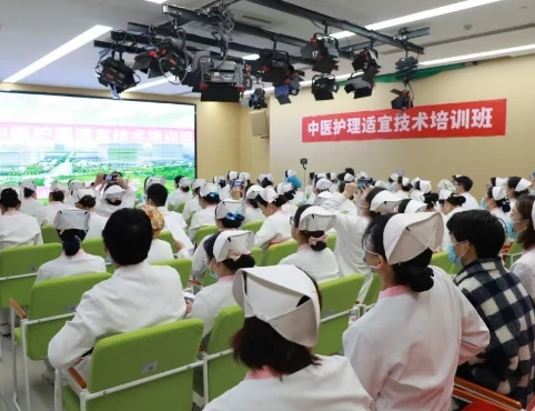 卷技能！護(hù)理骨干集體“充電” 解鎖四大中醫(yī)硬核技術(shù)