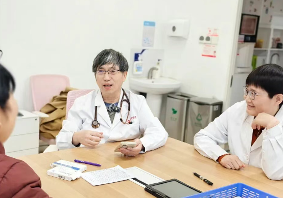 醫(yī)護都夸的女兒，其實是兒媳