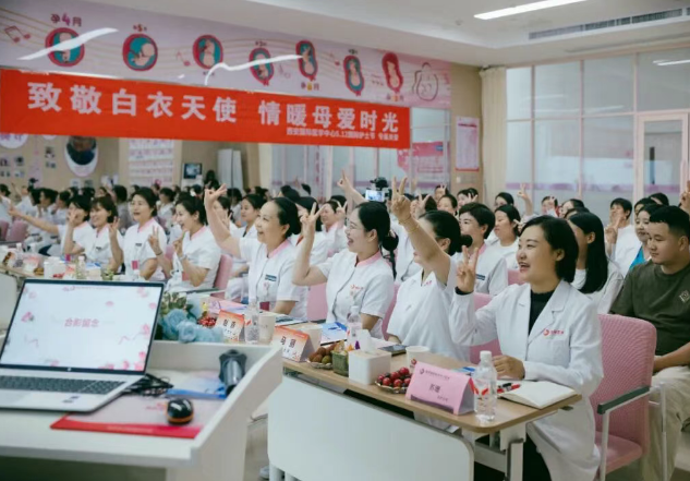 護(hù)士節(jié)+母親節(jié)：致敬撐起雙重重量的“大肚子天使”